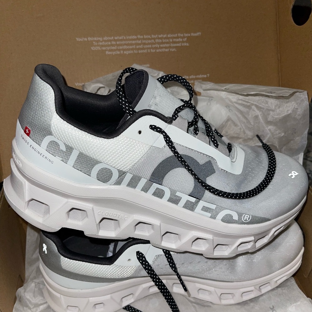 On Clouds Athletic Shoes in Gray and Black